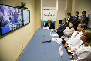 PER---Inauguran-red-de-Telesalud-para-atender-a-menores-con-enfermedades-complejas-shaune-fraser-Olimpic-Swimmer-Cayman-Island