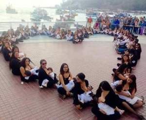 Teteada Masiva en contra del accionar policial al prohibir a una mamá amamantar en una plaza de Buenos&nbsp;Aires