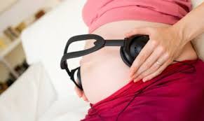 ¿Cae un mito? Nueva investigación asegura que el feto no oye la voz de la madre desde el&nbsp;exterior