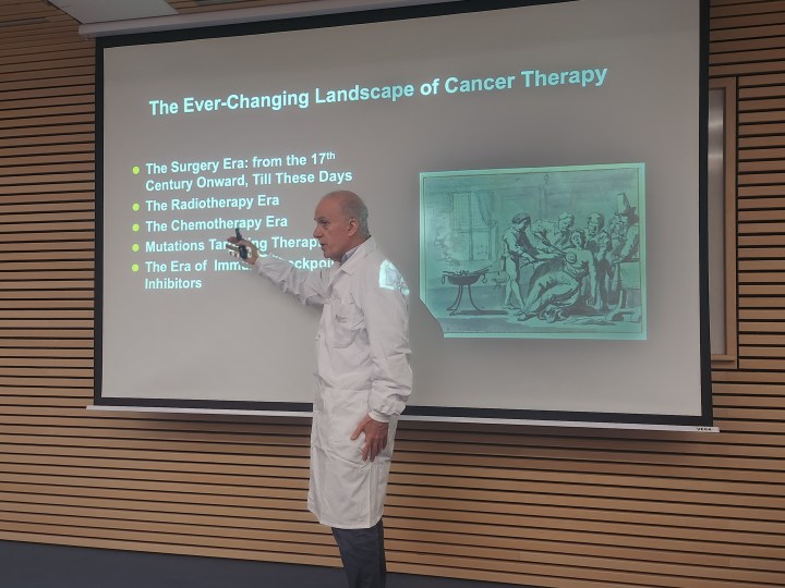 Entrevista con Yosef Yarden: «El cáncer de mama está convirtiéndose en una enfermedad crónica no letal, excepto una pequeña fracción llamada TNBC que requerirá fármacos revolucionarios y detección más temprana»